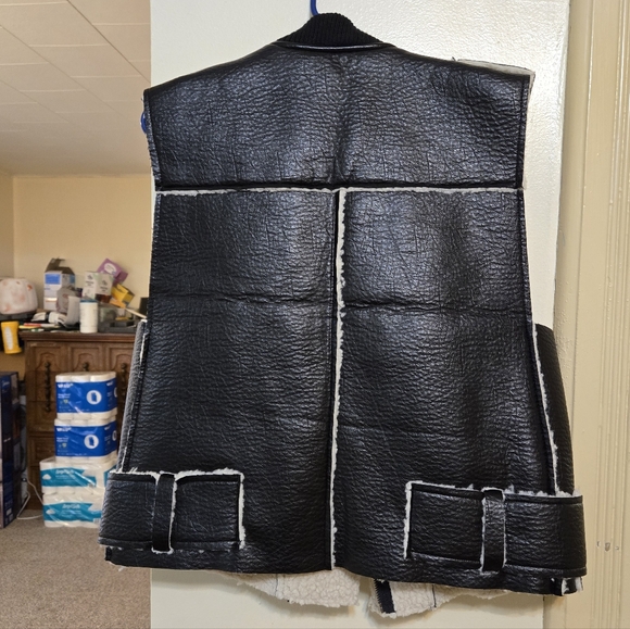 Brand new!! NWT The Greii boutique black vegan leather & sherpa vest size small - Picture 6 of 6